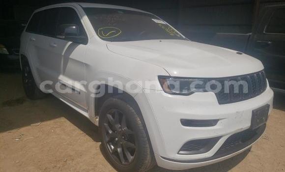 Sayi Na hannu Jeep Grand Cherokee White Mota in Tema a Greater Accra