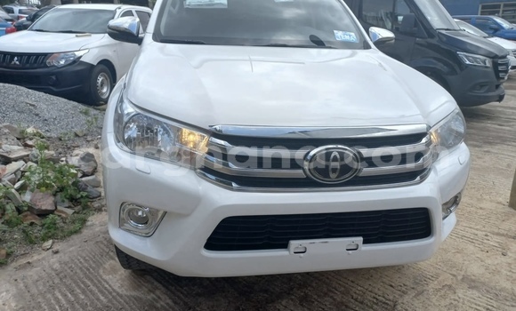Buy Used Toyota Hilux White Car in Accra in Greater Accra Buy Used Toyota Hilux White Car in Accra in Greater Accra