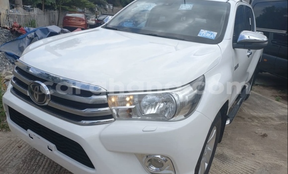 Buy Used Toyota Hilux White Car in Accra in Greater Accra Buy Used Toyota Hilux White Car in Accra in Greater Accra