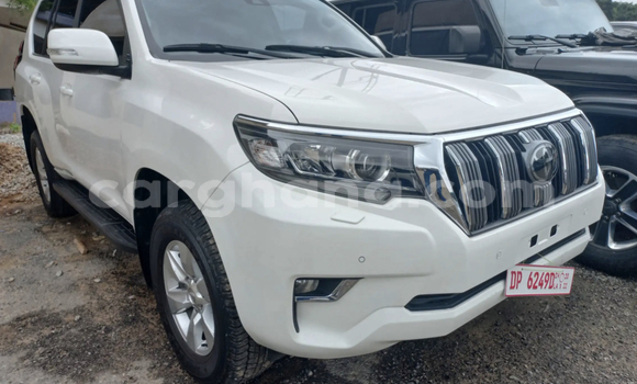 Ra Àlòkù Toyota Land Cruiser Prado funfun Ọkọ̀ in Accra ni Greater Accra Ra Àlòkù Toyota Land Cruiser Prado funfun Ọkọ̀ in Accra ni Greater Accra