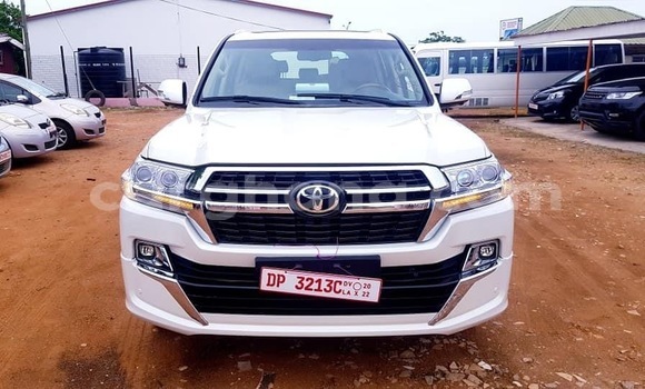 Ra Àlòkù Toyota Land Cruiser funfun Ọkọ̀ in Accra ni Greater Accra