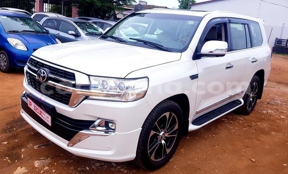 Sayi Na hannu Toyota Land Cruiser White Mota in Accra a Greater Accra Sayi Na hannu Toyota Land Cruiser White Mota in Accra a Greater Accra