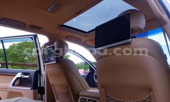 Sayi Na hannu Toyota Land Cruiser White Mota in Accra a Greater Accra Sayi Na hannu Toyota Land Cruiser White Mota in Accra a Greater Accra