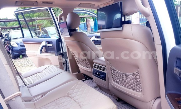 Sayi Na hannu Toyota Land Cruiser White Mota in Accra a Greater Accra Sayi Na hannu Toyota Land Cruiser White Mota in Accra a Greater Accra