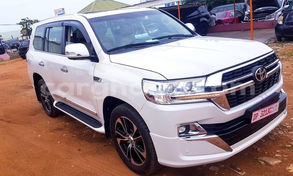 Sayi Na hannu Toyota Land Cruiser White Mota in Accra a Greater Accra Sayi Na hannu Toyota Land Cruiser White Mota in Accra a Greater Accra