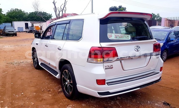 Sayi Na hannu Toyota Land Cruiser White Mota in Accra a Greater Accra Sayi Na hannu Toyota Land Cruiser White Mota in Accra a Greater Accra