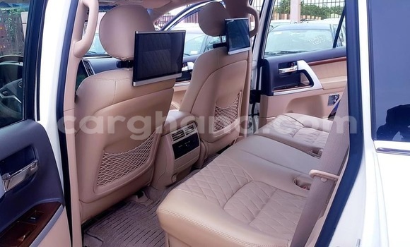 Sayi Na hannu Toyota Land Cruiser White Mota in Accra a Greater Accra Sayi Na hannu Toyota Land Cruiser White Mota in Accra a Greater Accra