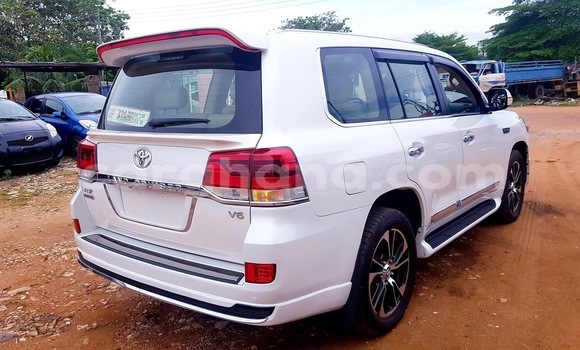 Sayi Na hannu Toyota Land Cruiser White Mota in Accra a Greater Accra Sayi Na hannu Toyota Land Cruiser White Mota in Accra a Greater Accra