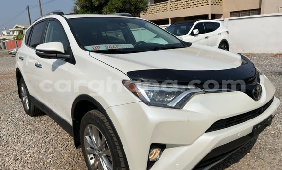 Sayi Na hannu Toyota RAV4 White Mota in Accra a Greater Accra Sayi Na hannu Toyota RAV4 White Mota in Accra a Greater Accra
