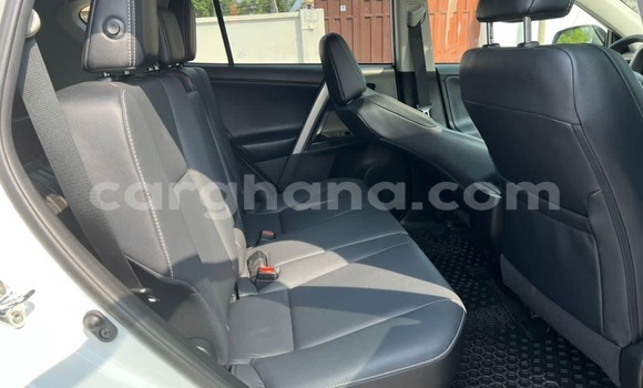 Sayi Na hannu Toyota RAV4 White Mota in Accra a Greater Accra Sayi Na hannu Toyota RAV4 White Mota in Accra a Greater Accra