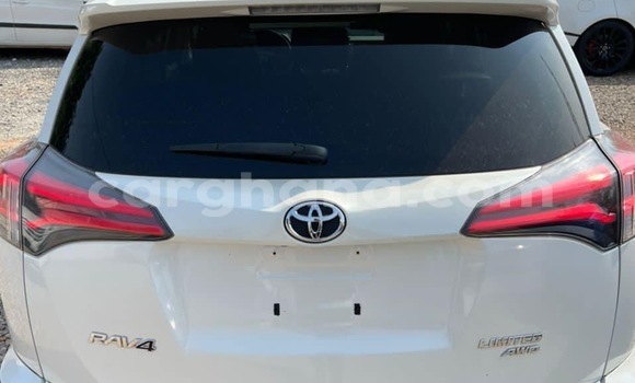 Sayi Na hannu Toyota RAV4 White Mota in Accra a Greater Accra Sayi Na hannu Toyota RAV4 White Mota in Accra a Greater Accra
