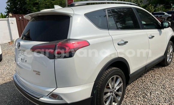Sayi Na hannu Toyota RAV4 White Mota in Accra a Greater Accra Sayi Na hannu Toyota RAV4 White Mota in Accra a Greater Accra