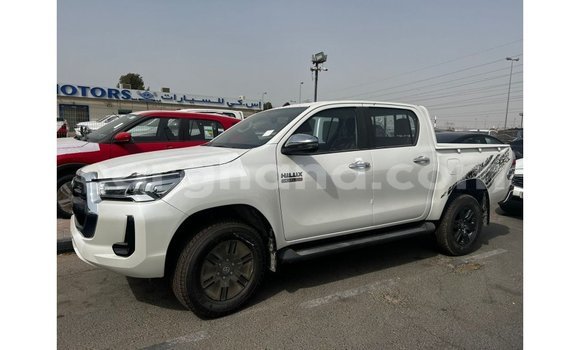 Buy Import Toyota Hilux White Car in Import - Dubai in Ashanti