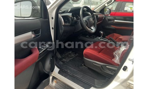 Ra Imported Toyota Hilux funfun Ọkọ̀ in Import - Dubai ni Ashanti Ra Imported Toyota Hilux funfun Ọkọ̀ in Import - Dubai ni Ashanti