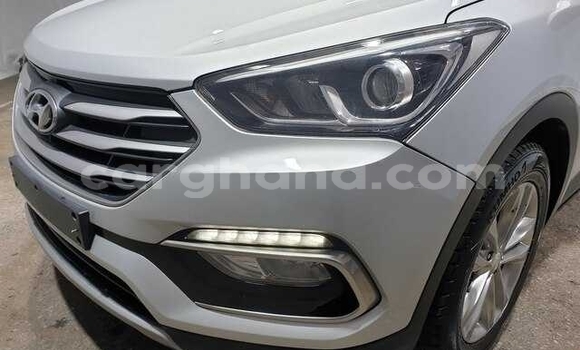 Sayi Na hannu Hyundai Santa Fe Azurfa Mota in Accra a Greater Accra