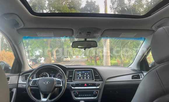 Ra Imported Hyundai Sonata Silver Ọkọ̀ in Iwọn didun ni Oorun Ra Imported Hyundai Sonata Silver Ọkọ̀ in Iwọn didun ni Oorun