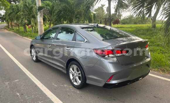 Ra Imported Hyundai Sonata Silver Ọkọ̀ in Iwọn didun ni Oorun Ra Imported Hyundai Sonata Silver Ọkọ̀ in Iwọn didun ni Oorun