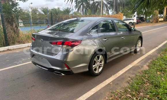 Ra Imported Hyundai Sonata Silver Ọkọ̀ in Iwọn didun ni Oorun Ra Imported Hyundai Sonata Silver Ọkọ̀ in Iwọn didun ni Oorun