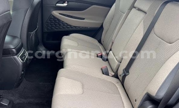 Ra Àlòkù Hyundai Santa Fe funfun Ọkọ̀ in Accra ni Greater Accra Ra Àlòkù Hyundai Santa Fe funfun Ọkọ̀ in Accra ni Greater Accra