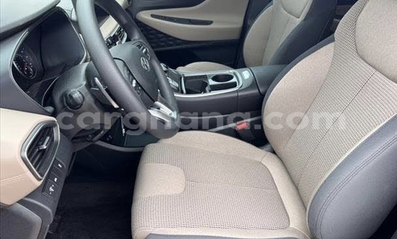 Ra Àlòkù Hyundai Santa Fe funfun Ọkọ̀ in Accra ni Greater Accra Ra Àlòkù Hyundai Santa Fe funfun Ọkọ̀ in Accra ni Greater Accra