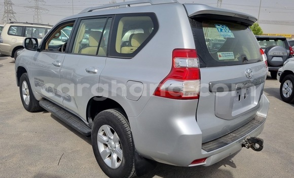 Sayi Na hannu Toyota Land Cruiser Azurfa Mota in Accra a Greater Accra Sayi Na hannu Toyota Land Cruiser Azurfa Mota in Accra a Greater Accra