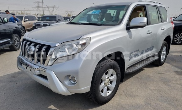 Sayi Na hannu Toyota Land Cruiser Azurfa Mota in Accra a Greater Accra Sayi Na hannu Toyota Land Cruiser Azurfa Mota in Accra a Greater Accra