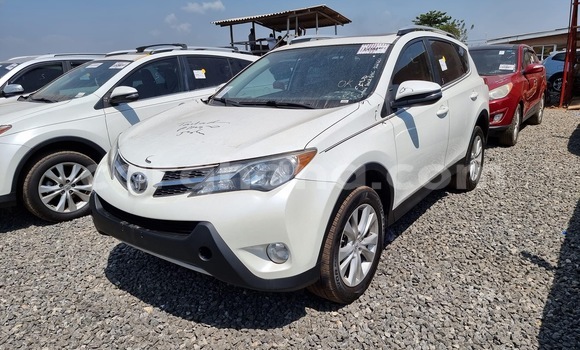 Ra Àlòkù Toyota RAV4 funfun Ọkọ̀ in Accra ni Greater Accra