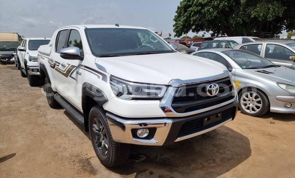 Sayi Na hannu Toyota Hilux White Mota in Accra a Greater Accra Sayi Na hannu Toyota Hilux White Mota in Accra a Greater Accra