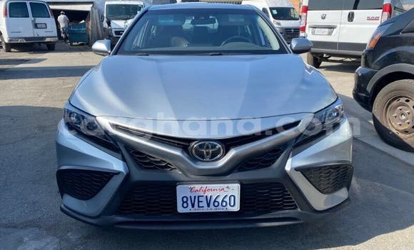 Sayi Na hannu Toyota Camry Azurfa Mota in Accra a Greater Accra