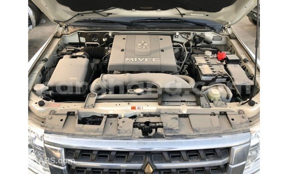 Ra Imported Mitsubishi Pajero funfun Ọkọ̀ in Import - Dubai ni Ashanti Ra Imported Mitsubishi Pajero funfun Ọkọ̀ in Import - Dubai ni Ashanti