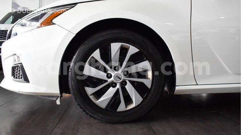 Big with watermark nissan altima ashanti import dubai 47472