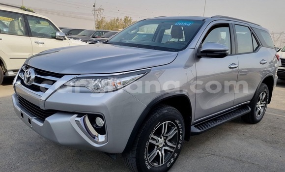 Sayi Na hannu Toyota Fortuner Azurfa Mota in Accra a Greater Accra