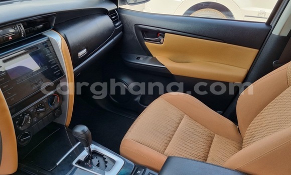 Sayi Na hannu Toyota Fortuner Azurfa Mota in Accra a Greater Accra Sayi Na hannu Toyota Fortuner Azurfa Mota in Accra a Greater Accra