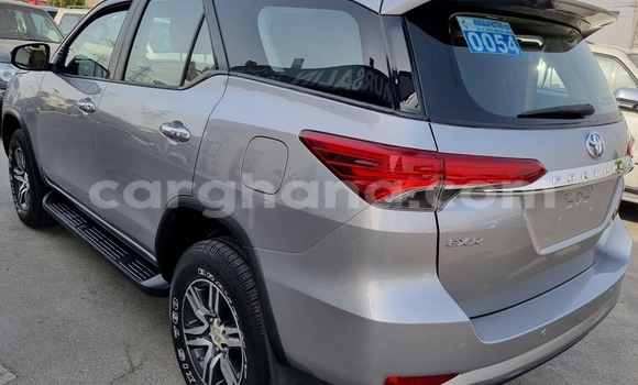 Sayi Na hannu Toyota Fortuner Azurfa Mota in Accra a Greater Accra Sayi Na hannu Toyota Fortuner Azurfa Mota in Accra a Greater Accra