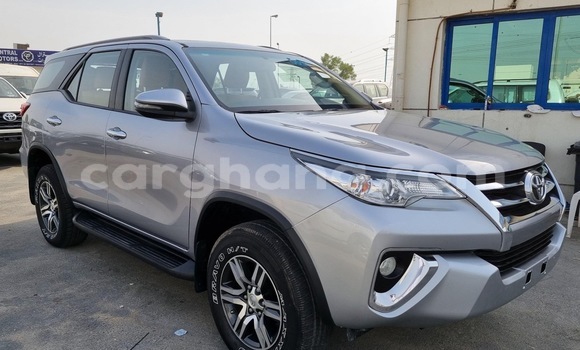 Sayi Na hannu Toyota Fortuner Azurfa Mota in Accra a Greater Accra Sayi Na hannu Toyota Fortuner Azurfa Mota in Accra a Greater Accra