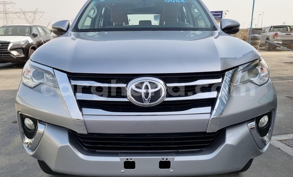 Sayi Na hannu Toyota Fortuner Azurfa Mota in Accra a Greater Accra Sayi Na hannu Toyota Fortuner Azurfa Mota in Accra a Greater Accra