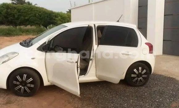 Buy Used Toyota Vitz White Car in Accra in Greater Accra Buy Used Toyota Vitz White Car in Accra in Greater Accra