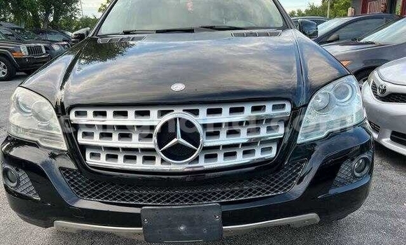 Ra Àlòkù Mercedes‒Benz M–Class Black Ọkọ̀ in Accra ni Greater Accra