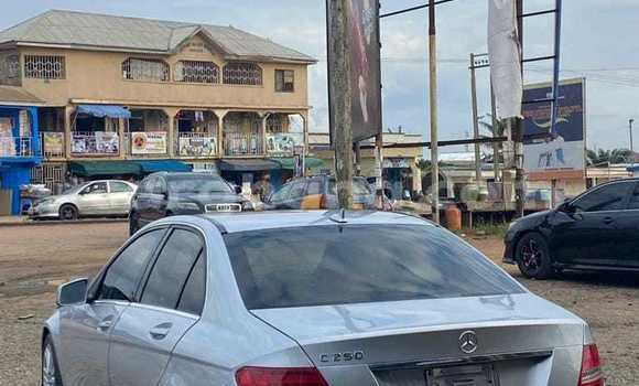 Sayi Na hannu Mercedes‒Benz C–Class Azurfa Mota in Accra a Greater Accra Sayi Na hannu Mercedes‒Benz C–Class Azurfa Mota in Accra a Greater Accra