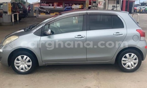 Sayi Na hannu Toyota Vitz Azurfa Mota in Accra a Greater Accra Sayi Na hannu Toyota Vitz Azurfa Mota in Accra a Greater Accra