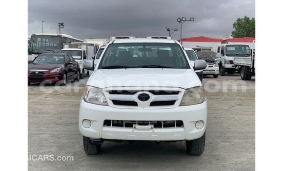 Ra Imported Toyota Hilux funfun Ọkọ̀ in Import - Dubai ni Ashanti Ra Imported Toyota Hilux funfun Ọkọ̀ in Import - Dubai ni Ashanti