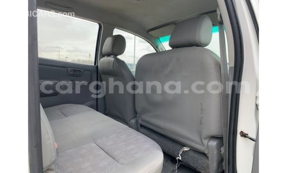 Ra Imported Toyota Hilux funfun Ọkọ̀ in Import - Dubai ni Ashanti Ra Imported Toyota Hilux funfun Ọkọ̀ in Import - Dubai ni Ashanti