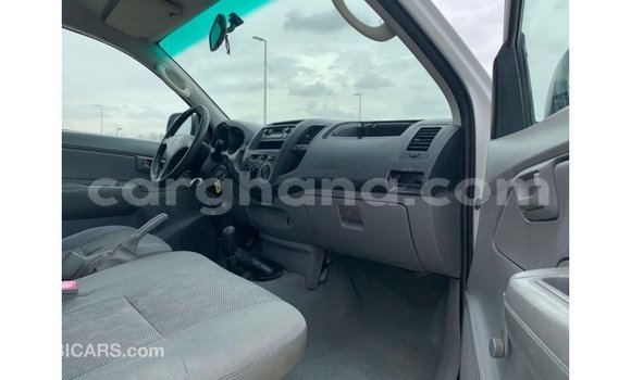Ra Imported Toyota Hilux funfun Ọkọ̀ in Import - Dubai ni Ashanti Ra Imported Toyota Hilux funfun Ọkọ̀ in Import - Dubai ni Ashanti