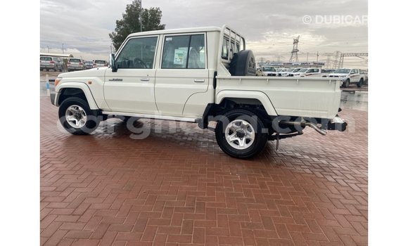 Buy Import Toyota Land Cruiser White Car in Import - Dubai in Ashanti Buy Import Toyota Land Cruiser White Car in Import - Dubai in Ashanti