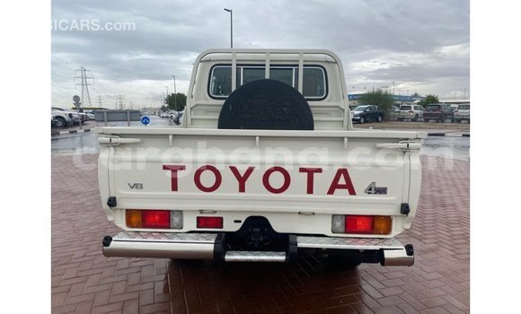 Buy Import Toyota Land Cruiser White Car in Import - Dubai in Ashanti Buy Import Toyota Land Cruiser White Car in Import - Dubai in Ashanti