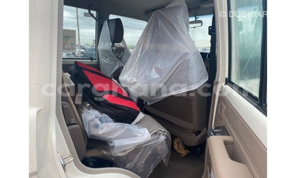 Buy Import Toyota Land Cruiser White Car in Import - Dubai in Ashanti Buy Import Toyota Land Cruiser White Car in Import - Dubai in Ashanti