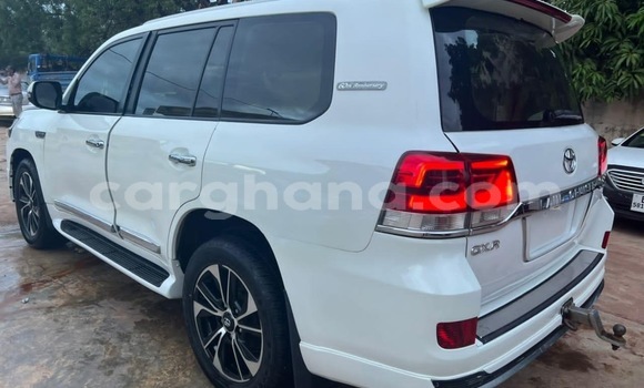 Ra Àlòkù Toyota Land Cruiser funfun Ọkọ̀ in Accra ni Greater Accra
