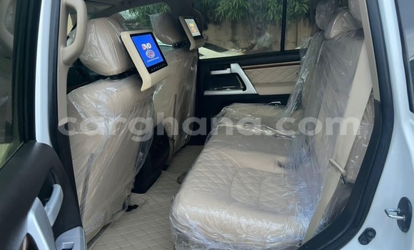 Buy Used Toyota Land Cruiser White Car in Accra in Greater Accra Buy Used Toyota Land Cruiser White Car in Accra in Greater Accra