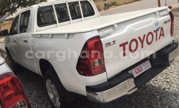 Sayi Na hannu Toyota Hilux White Mota in Accra a Greater Accra Sayi Na hannu Toyota Hilux White Mota in Accra a Greater Accra