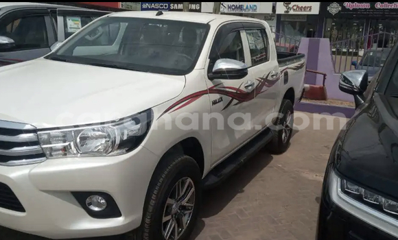 Sayi Na hannu Toyota Hilux White Mota in Accra a Greater Accra Sayi Na hannu Toyota Hilux White Mota in Accra a Greater Accra